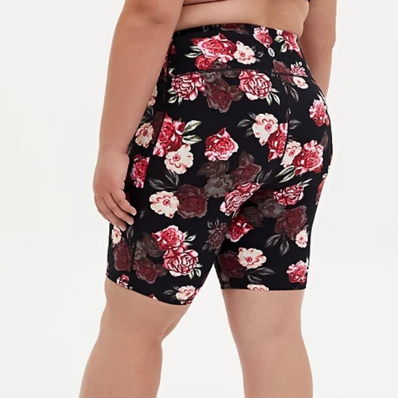 Torrid Women’s Plus Size Black Floral Wicking Bike Short Size 1X - Picture 4 of 12